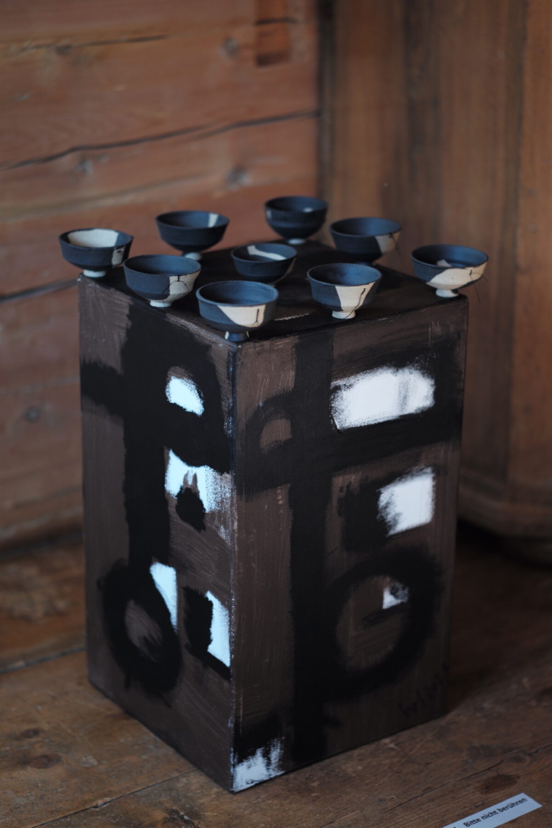 Solo Ausstellung in Tschiertschen/GR. ‘stages’. Im Zuhause für die Kunst ‘Aux-Losanges’. 22. Februar bis 2. März 2025.